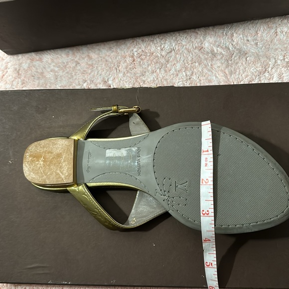 LOUIS VUITTON THONG SANDALS - Picture 8 of 9